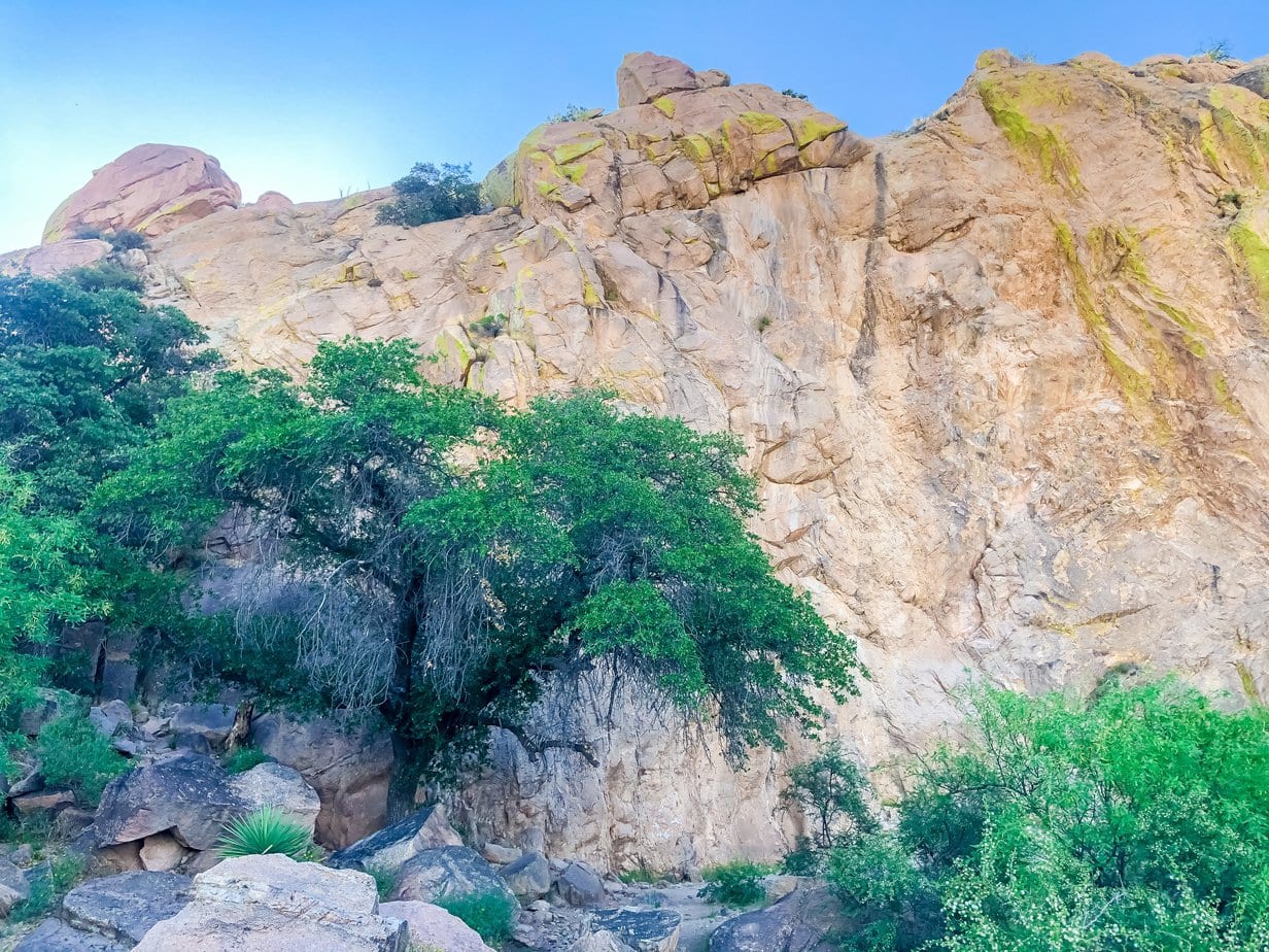 rock climbing sweet rock at dragoon mountains in arizona