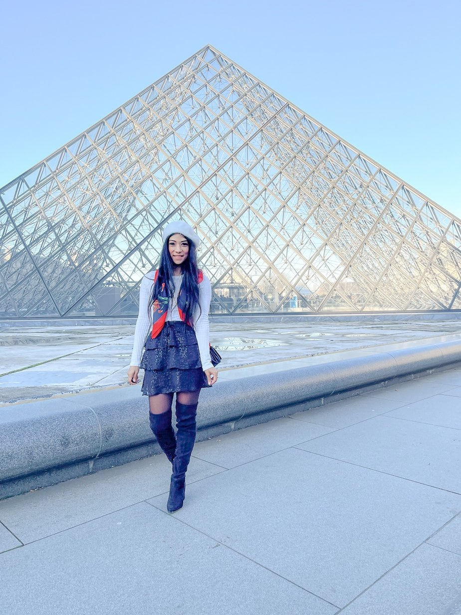 cute outfit for winter in front of the louvre